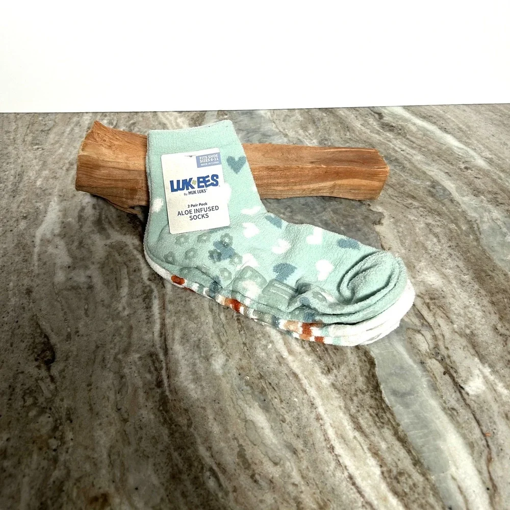 Lukees Socks Womens Fits Shoe 6-11 Aloe Infused 2 Pair Non Slip Hearts Striped